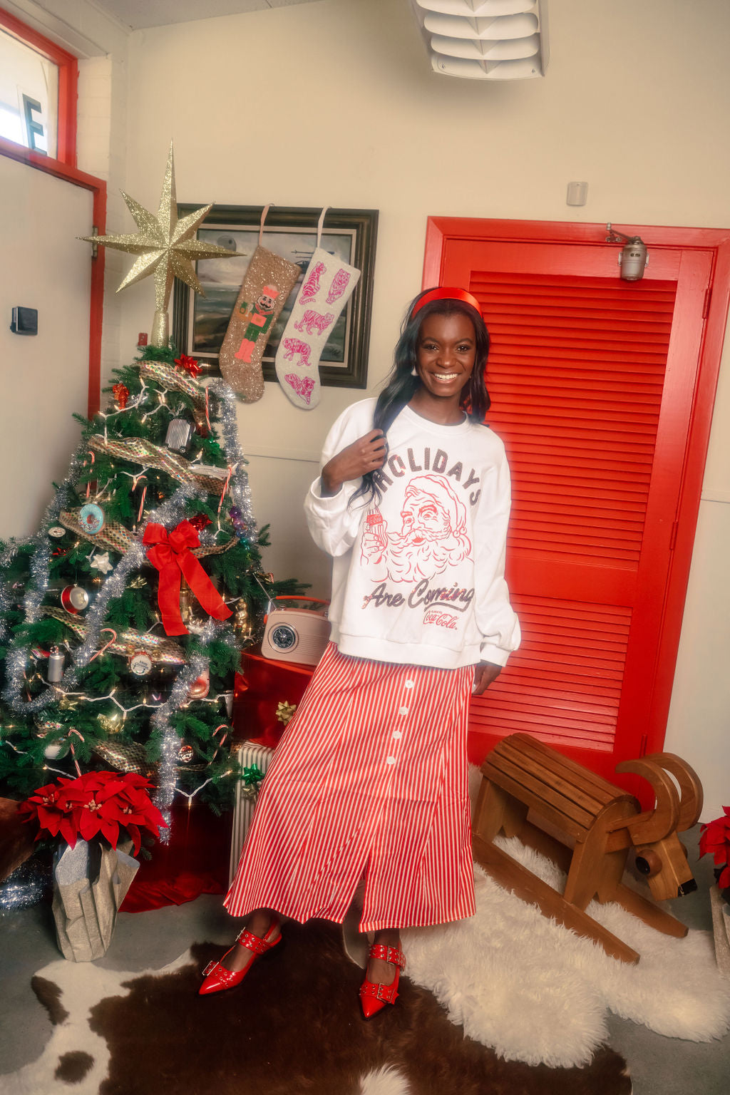 Licensed- White & Red 'Holidays Are Coming' Santa Coca-Cola Sweatshirt – Queen of Sparkles