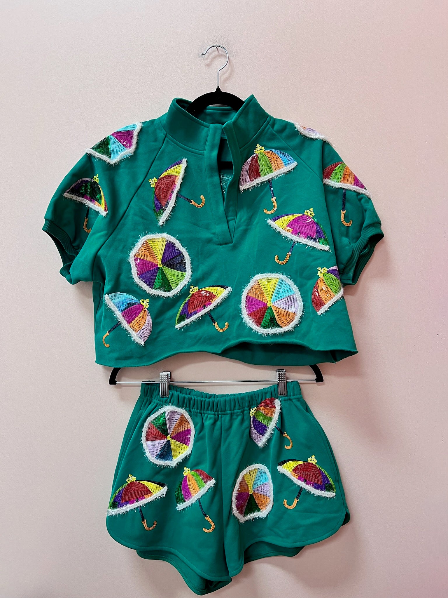 SAMPLE- GREEN SECOND LINE UMBRELLAS TOP/SHORT SET