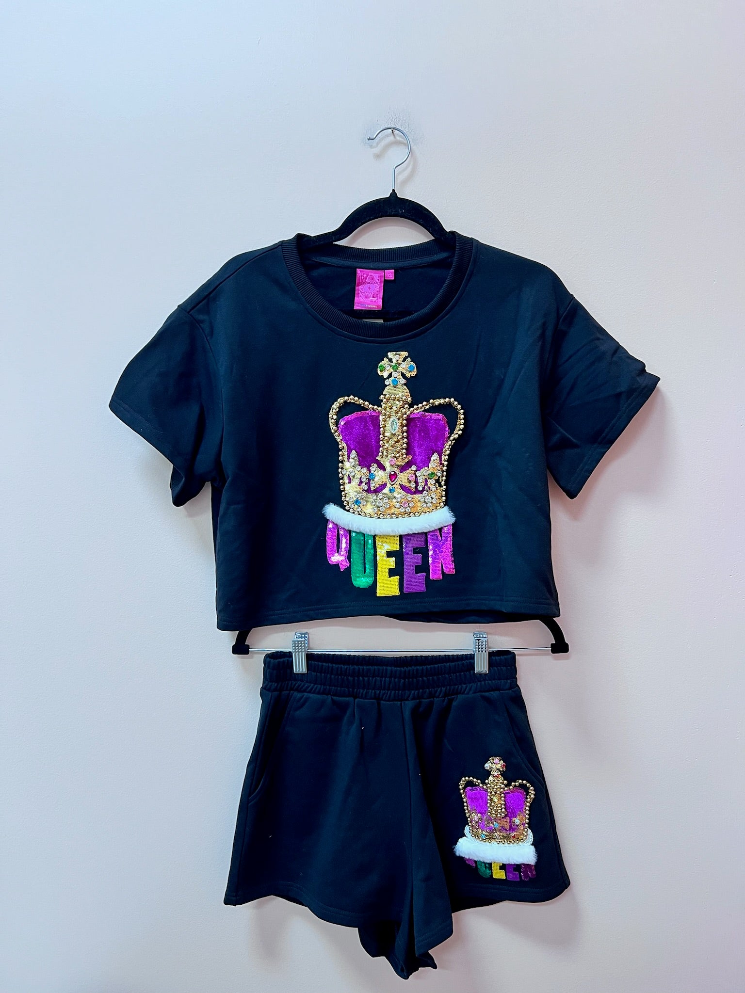 SAMPLE- BLACK MARDI GRAS CROWN WITH QUEEN SHORT SLEEVE TOP/SHORT SET