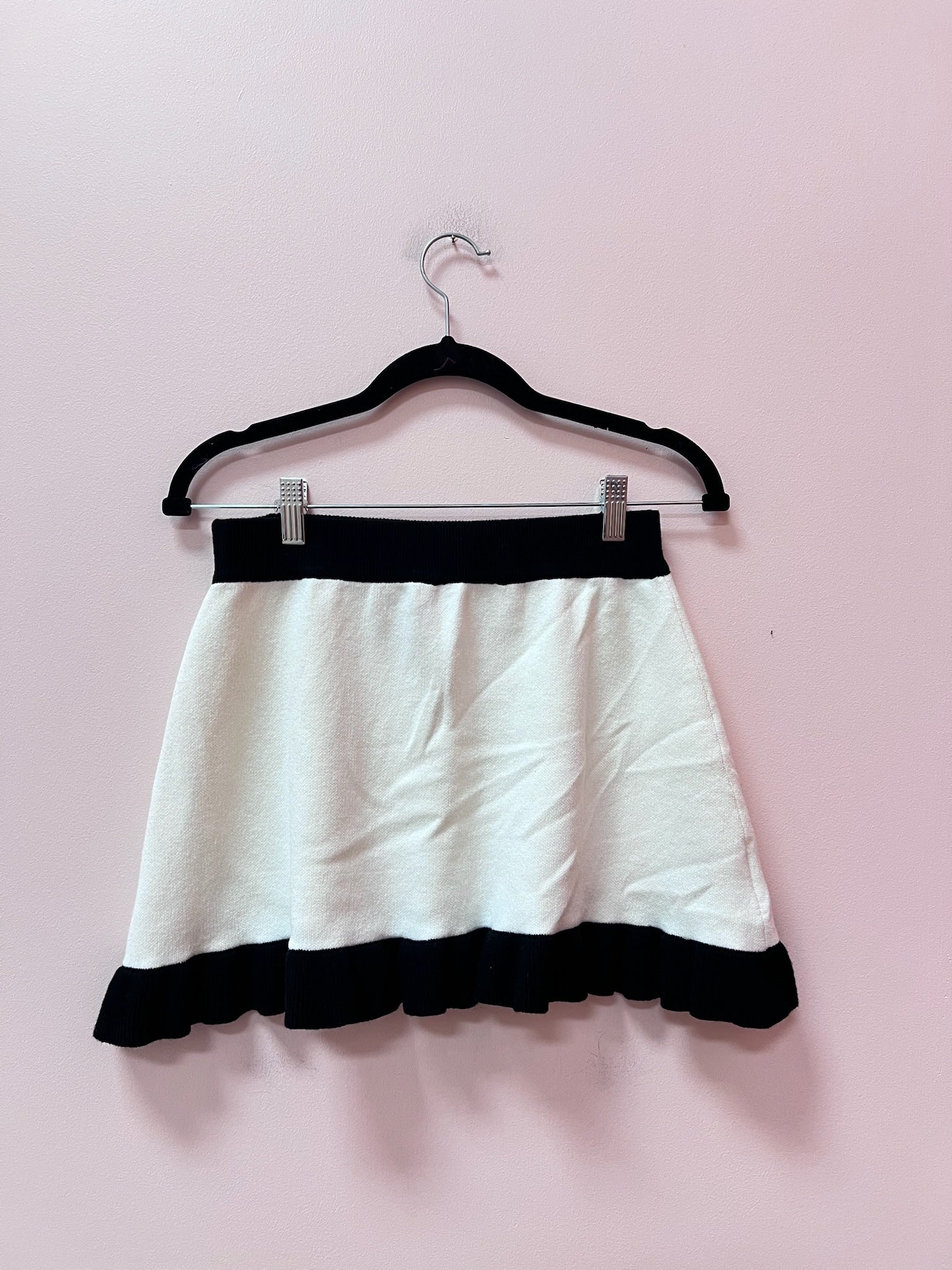 SAMPLE- WHITE WITH BLACK TRIM KNIT SKIRT