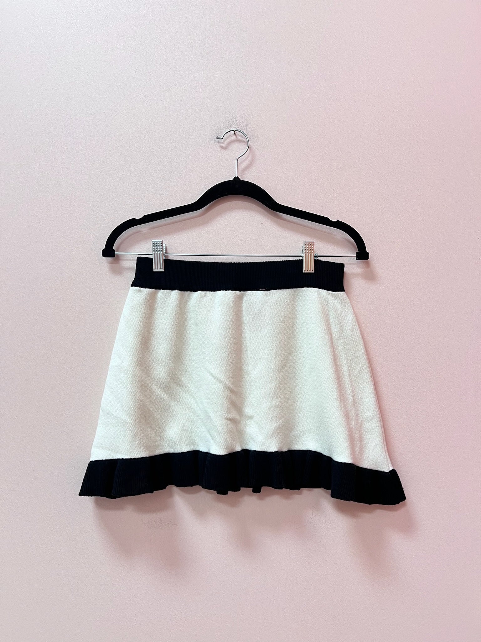 SAMPLE- WHITE WITH BLACK TRIM KNIT SKIRT