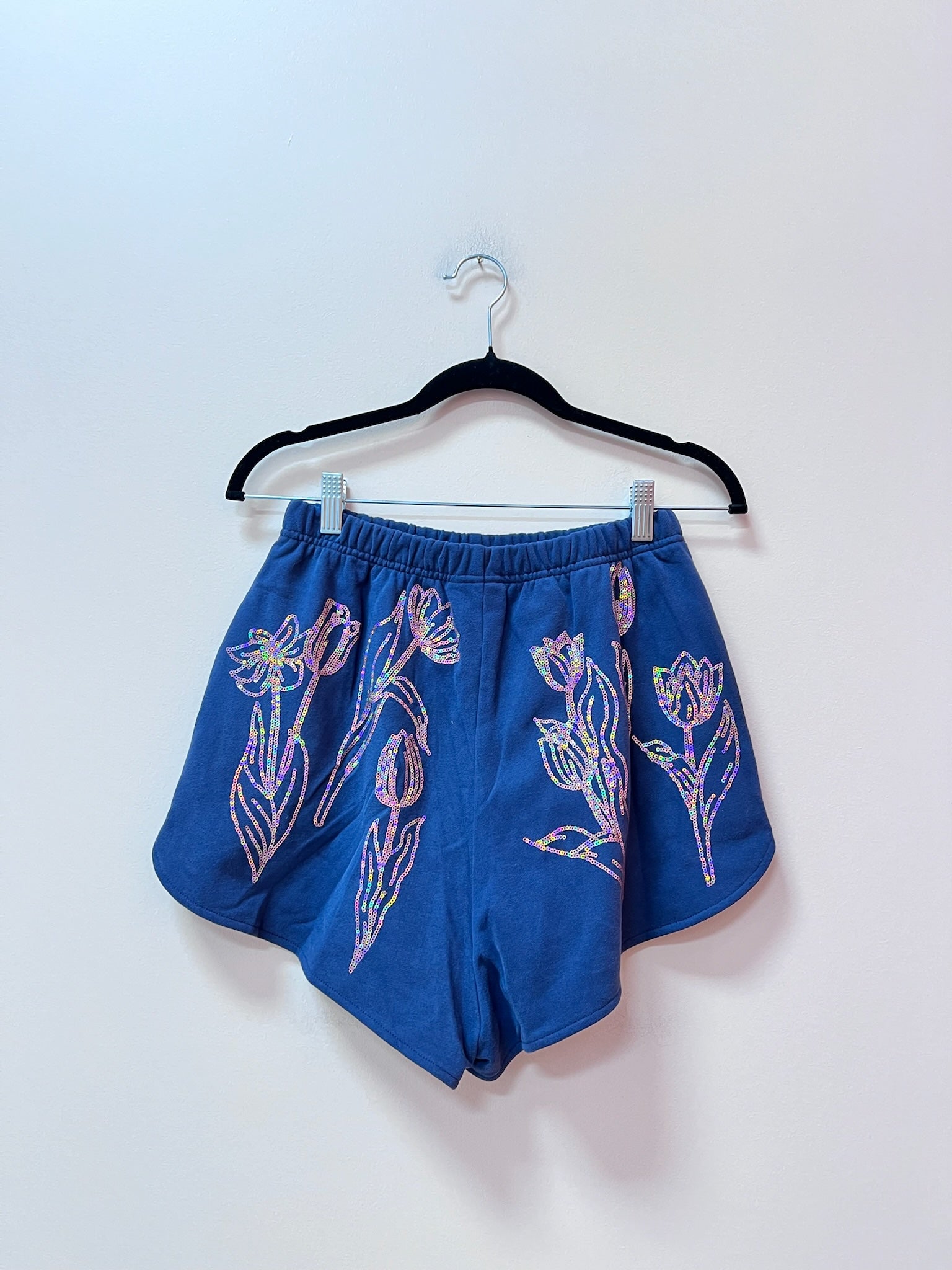 SAMPLE- NAVY FLOWER OUTLINED SHORT