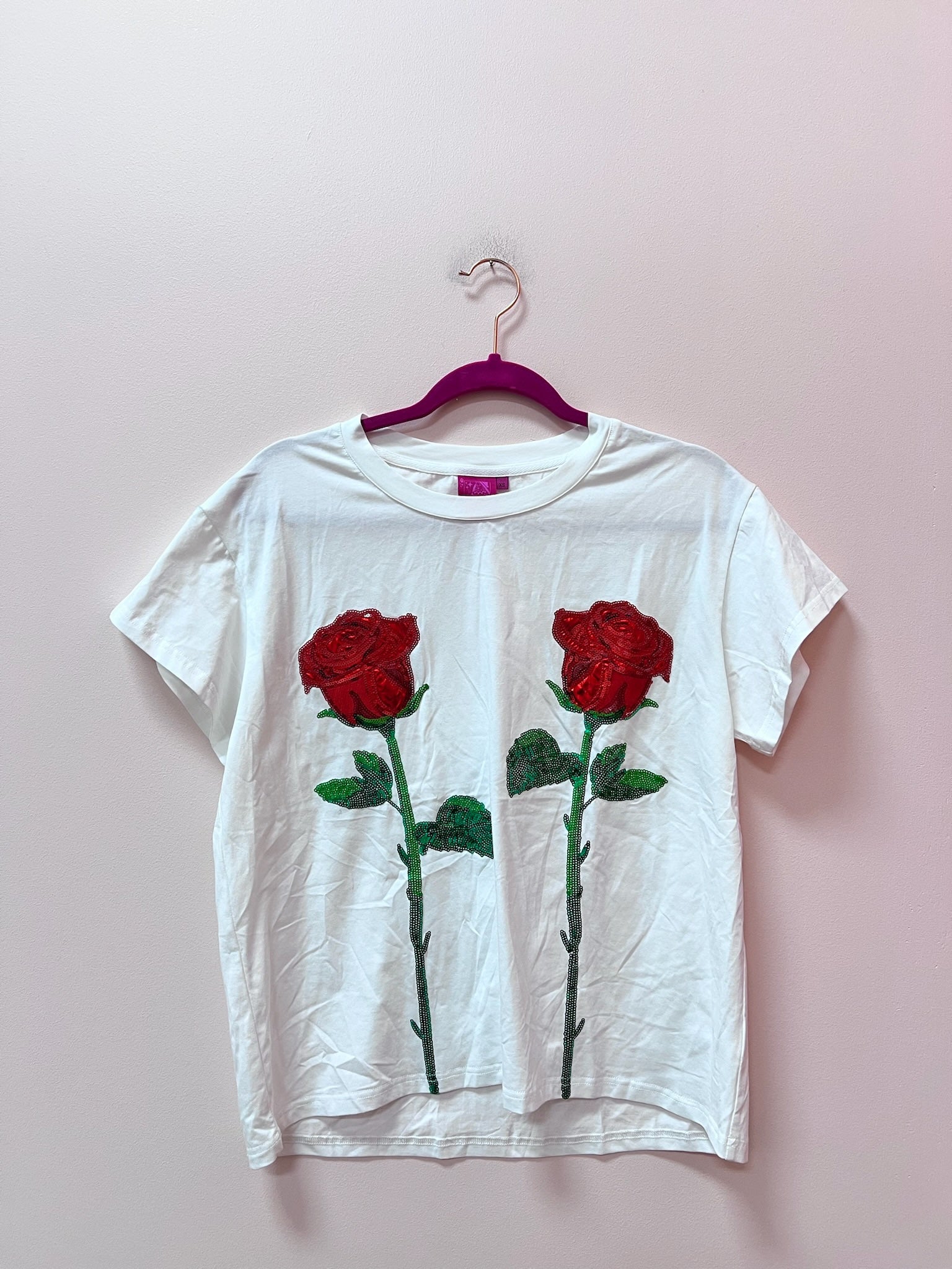 SAMPLE- WHITE 2 LONG STEM ROSES TEE