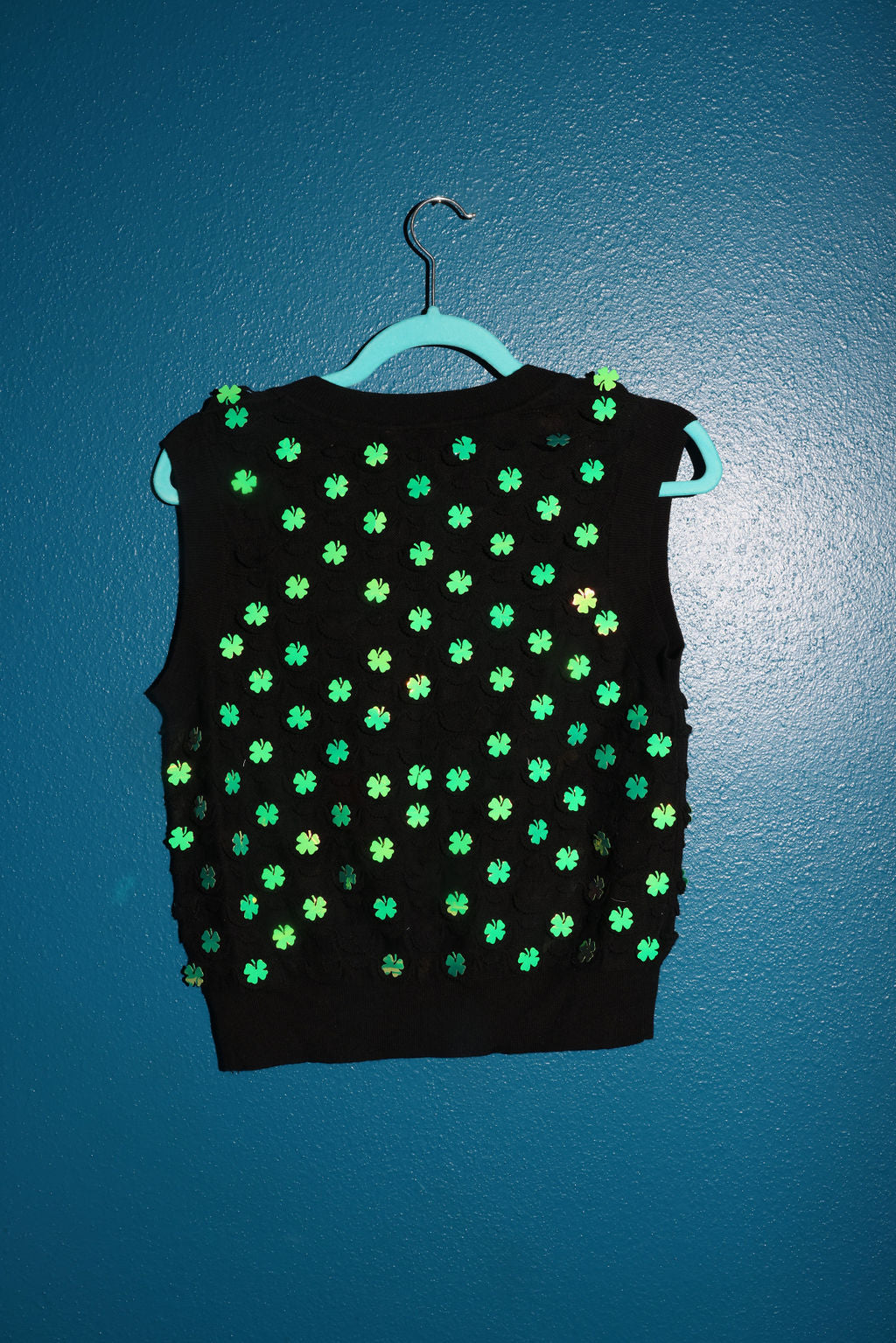 SAMPLE BLACK & GREEN FOUR LEAF CLOVER PAILETTE SWEATER TANK