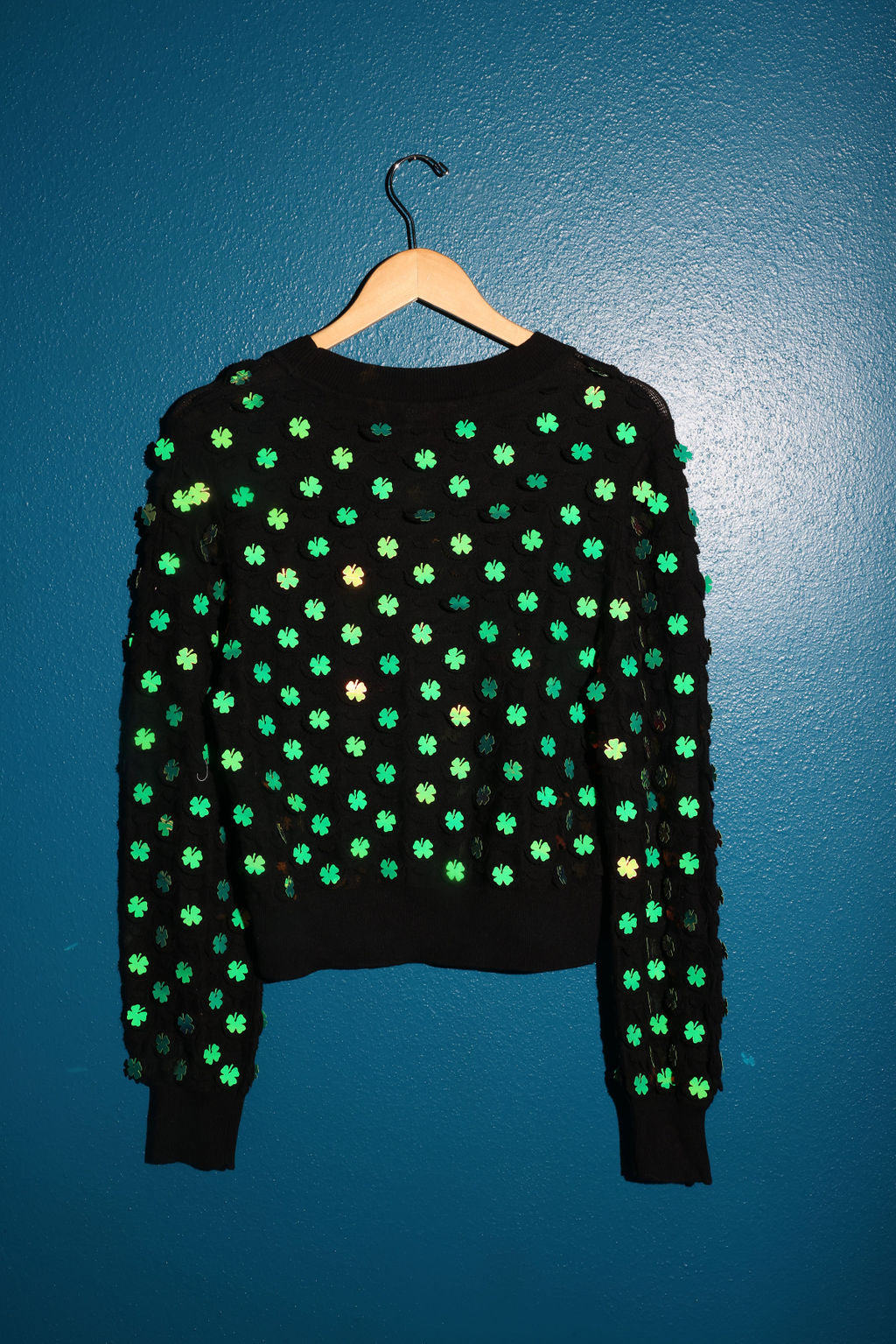 SAMPLE BLACK & GREEN FOUR LEAF CLOVER PAILETTE SWEATER