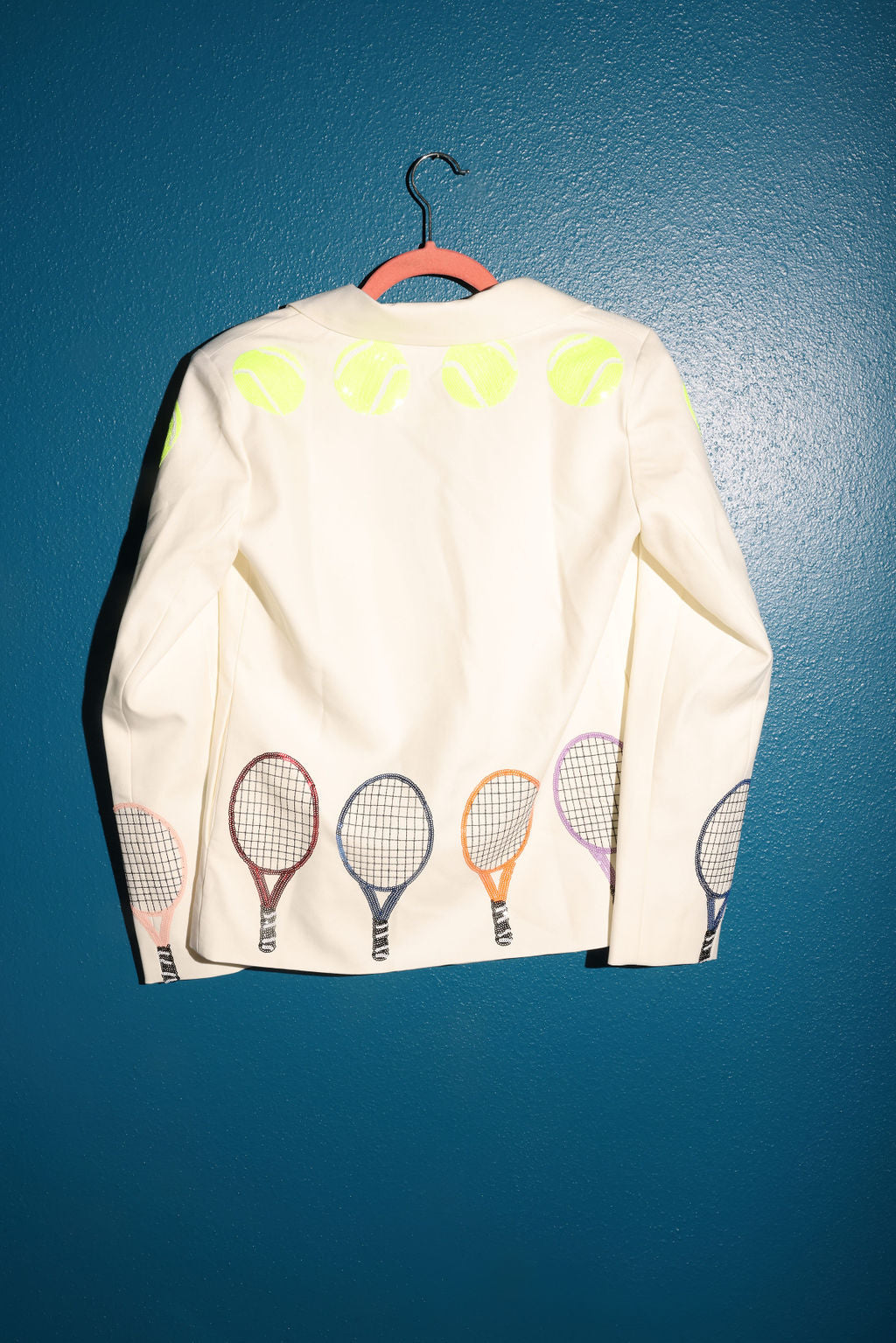 SAMPLE WHITE MULTI TENNIS RAQUET AND BALL BLAZER