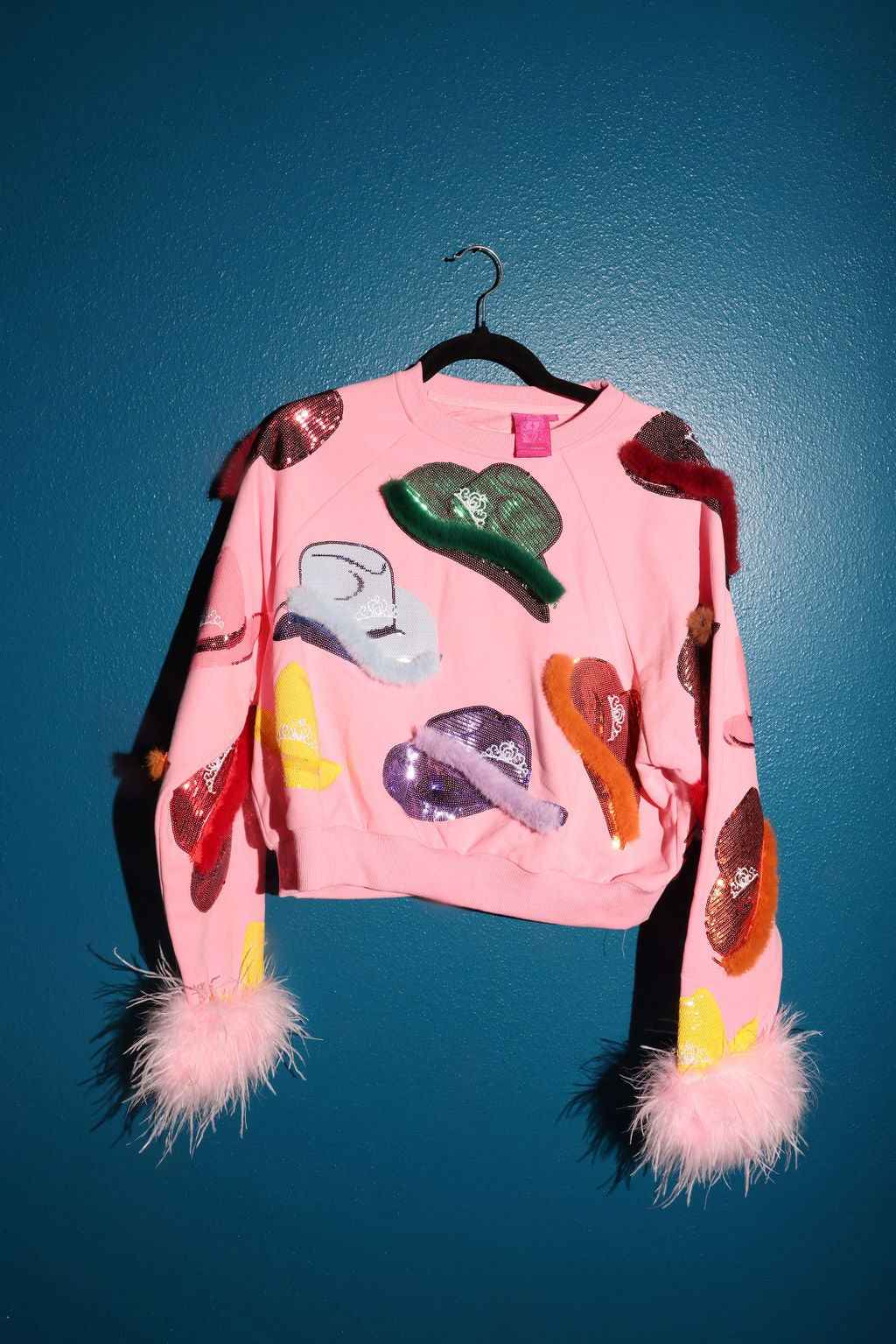 SAMPLE PINK RAINBOW COWBOY HAT FUZZY SWEATSHIRT W/ FEATHER SLEEVE SET