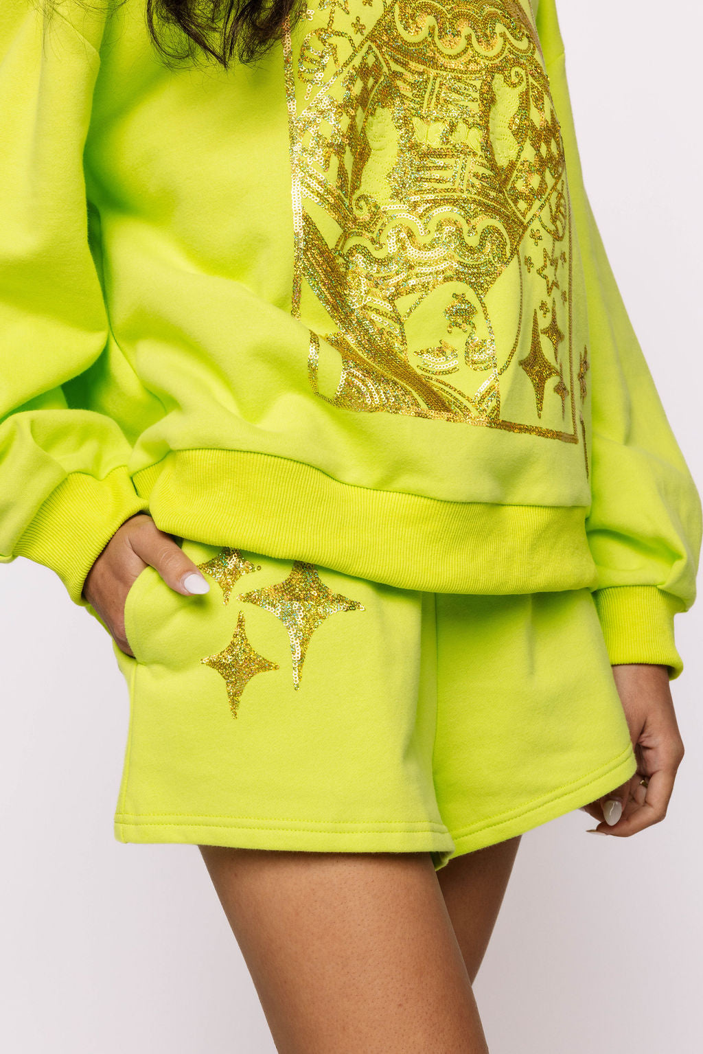 Lime Green Queen Card Logo Short
